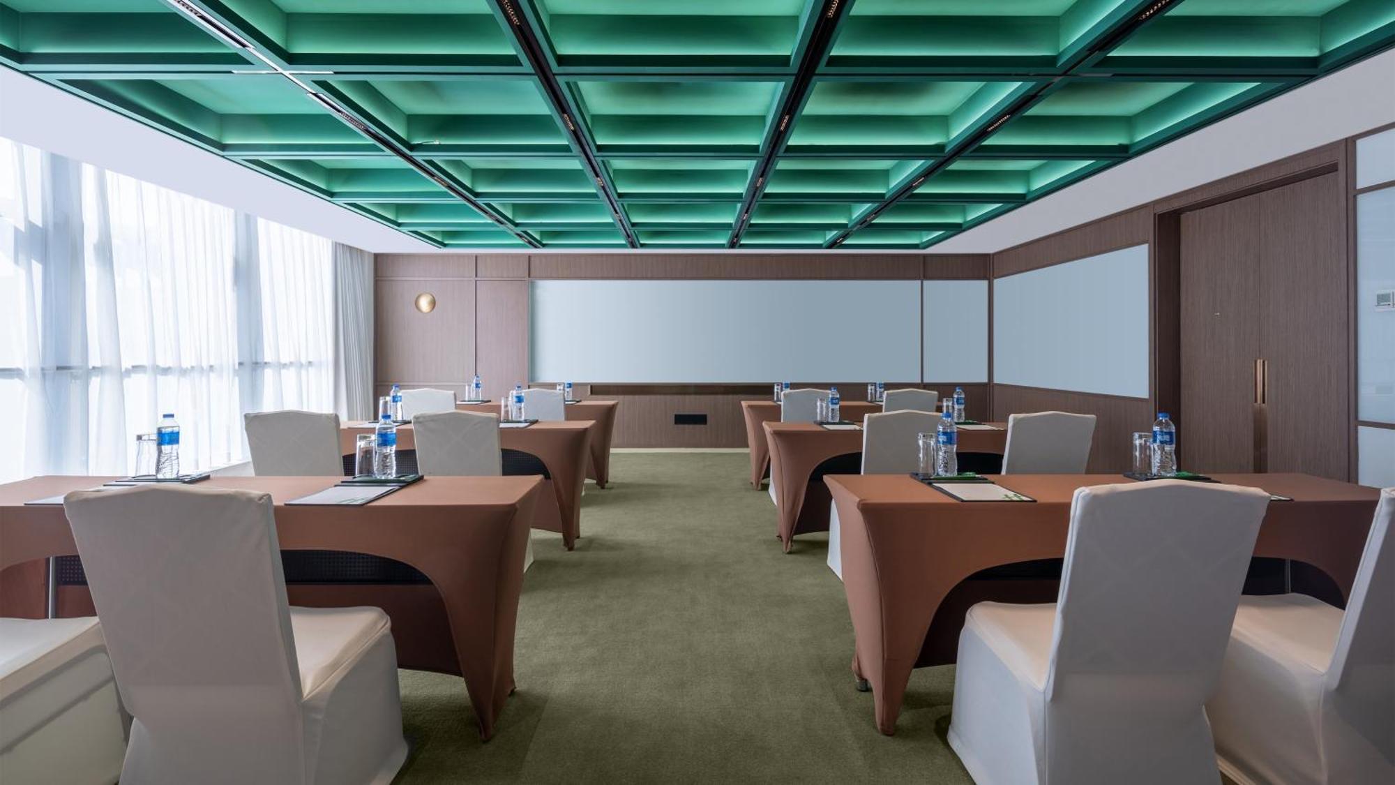 Hotel Focus Square By Ihg 5*